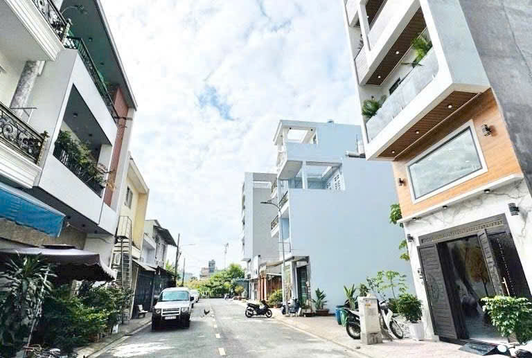 Nhà trong hẻm khó bán - Ảnh 3.