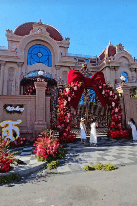 Đám cưới của ái nữ tập đoàn lớn ở Bình Thuận đang "gây bão" MXH: Nhà gái cỡ này thì nhà trai "khủng" cỡ nào!- Ảnh 1.