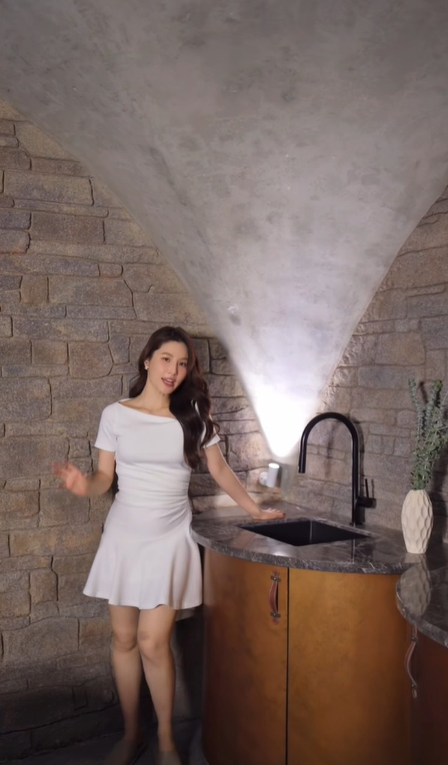 Mỹ nhân 33 tuổi làm dâu hào môn gia tộc kín tiếng, bố mẹ chồng cưng như con gái ruột, tặng quà cưới gây sốc- Ảnh 12.