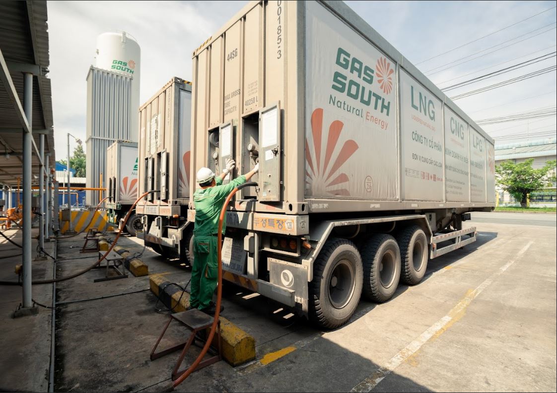 Chỉ còn 8 ngày: 500 xe buýt ở TP Hồ Chí Minh có nguy cơ gián đoạn vì thiếu khí CNG   - Ảnh 1.