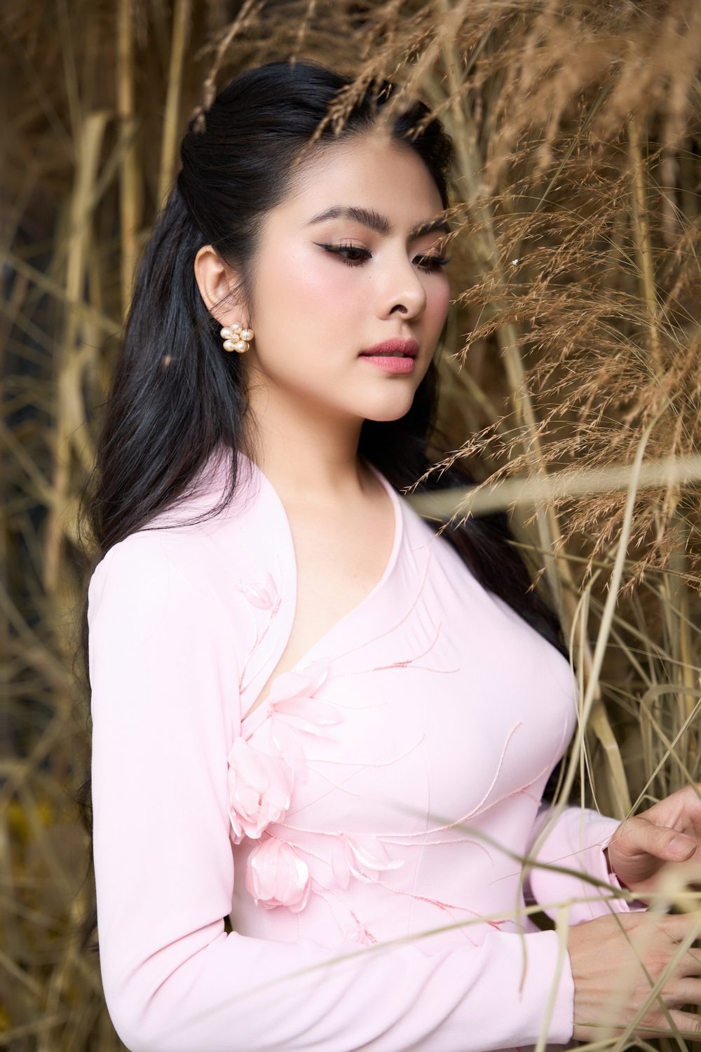 Mỹ nhân "win chặt" đường đua Noel: Tự tay trang trí biệt thự 1000m² đẹp chấn động thị giác - Ảnh 1.