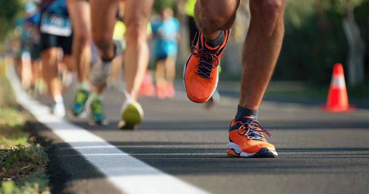 Runner đột tử sau marathon và những cảnh báo về sức khỏe tim mạch - Ảnh 2.