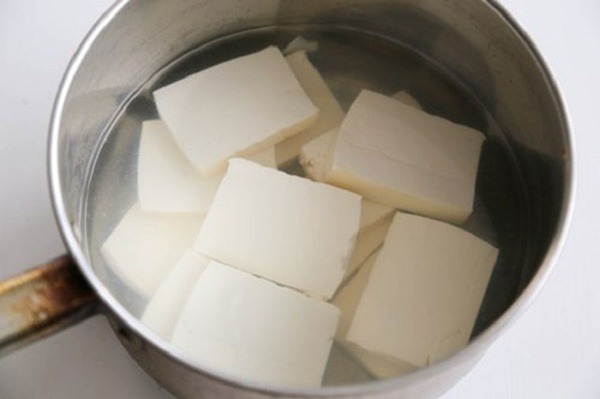 4 dấu hiệu đậu phụ "có vấn đề", rẻ mấy cũng KHÔNG MUA - Ảnh 2.