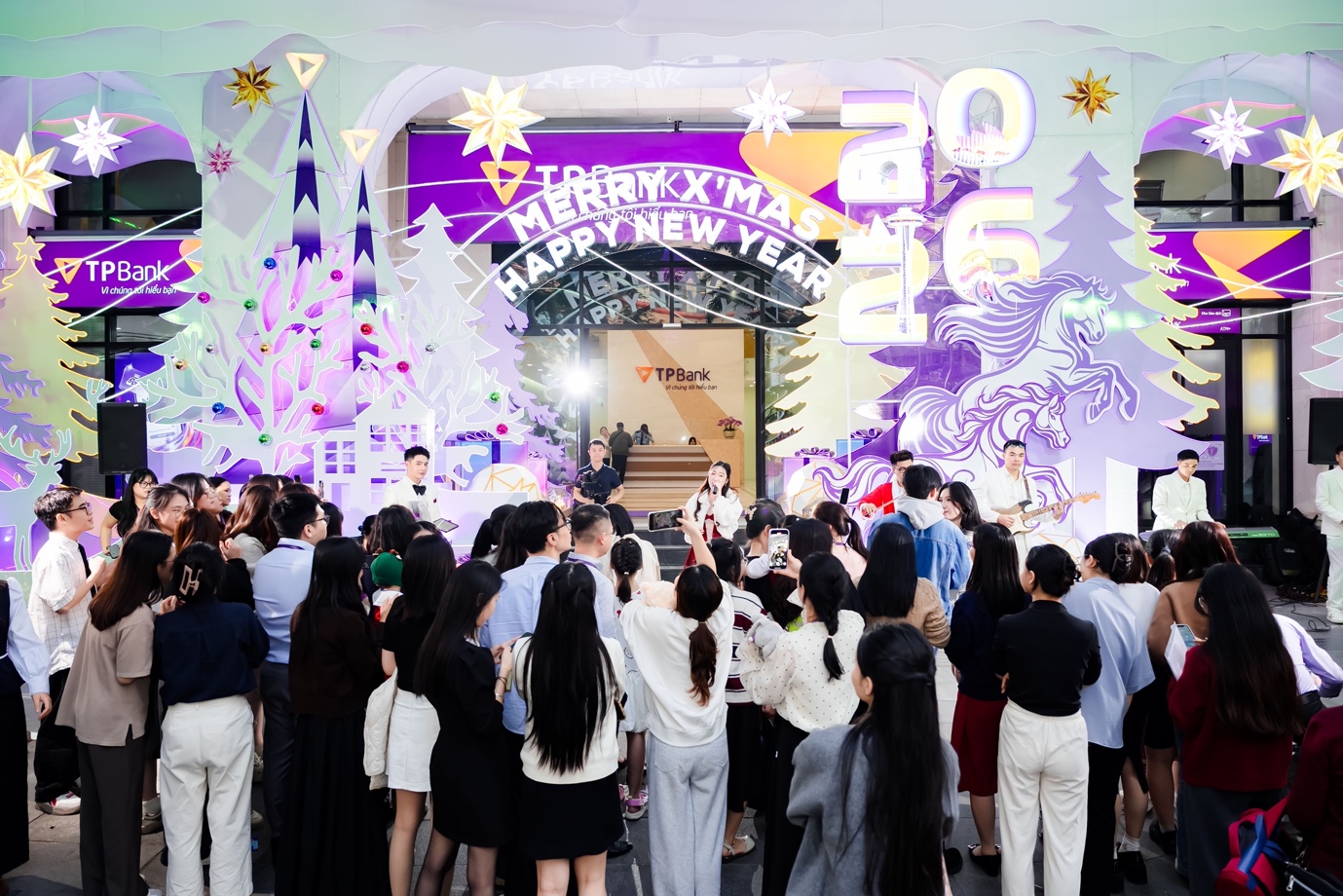 TPBank thắp sáng Giáng sinh bằng trải nghiệm số và những khoảnh khắc gần gũi - Ảnh 3.
