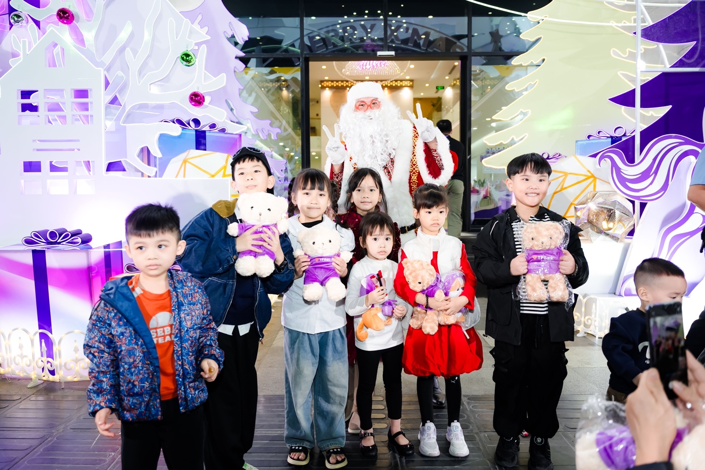 TPBank thắp sáng Giáng sinh bằng trải nghiệm số và những khoảnh khắc gần gũi - Ảnh 4.