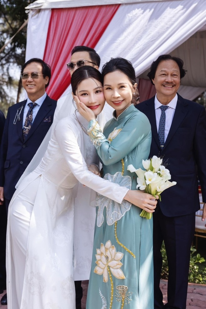 Mỹ nhân 33 tuổi làm dâu hào môn gia tộc kín tiếng, bố mẹ chồng cưng như con gái ruột, tặng quà cưới gây sốc- Ảnh 2.