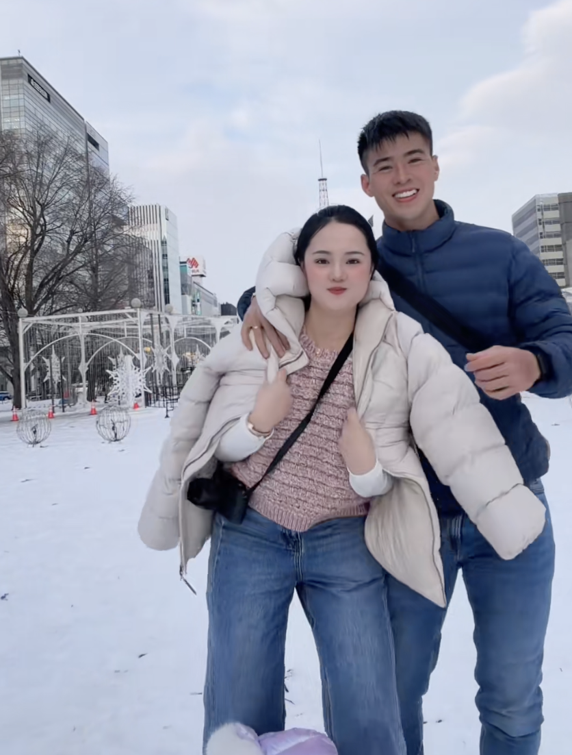 Duy Mạnh đưa ái nữ cựu chủ tịch CLB Sài Gòn đi ngắm tuyết, tung bộ ảnh cực tình, visual ai cũng đỉnh- Ảnh 2.