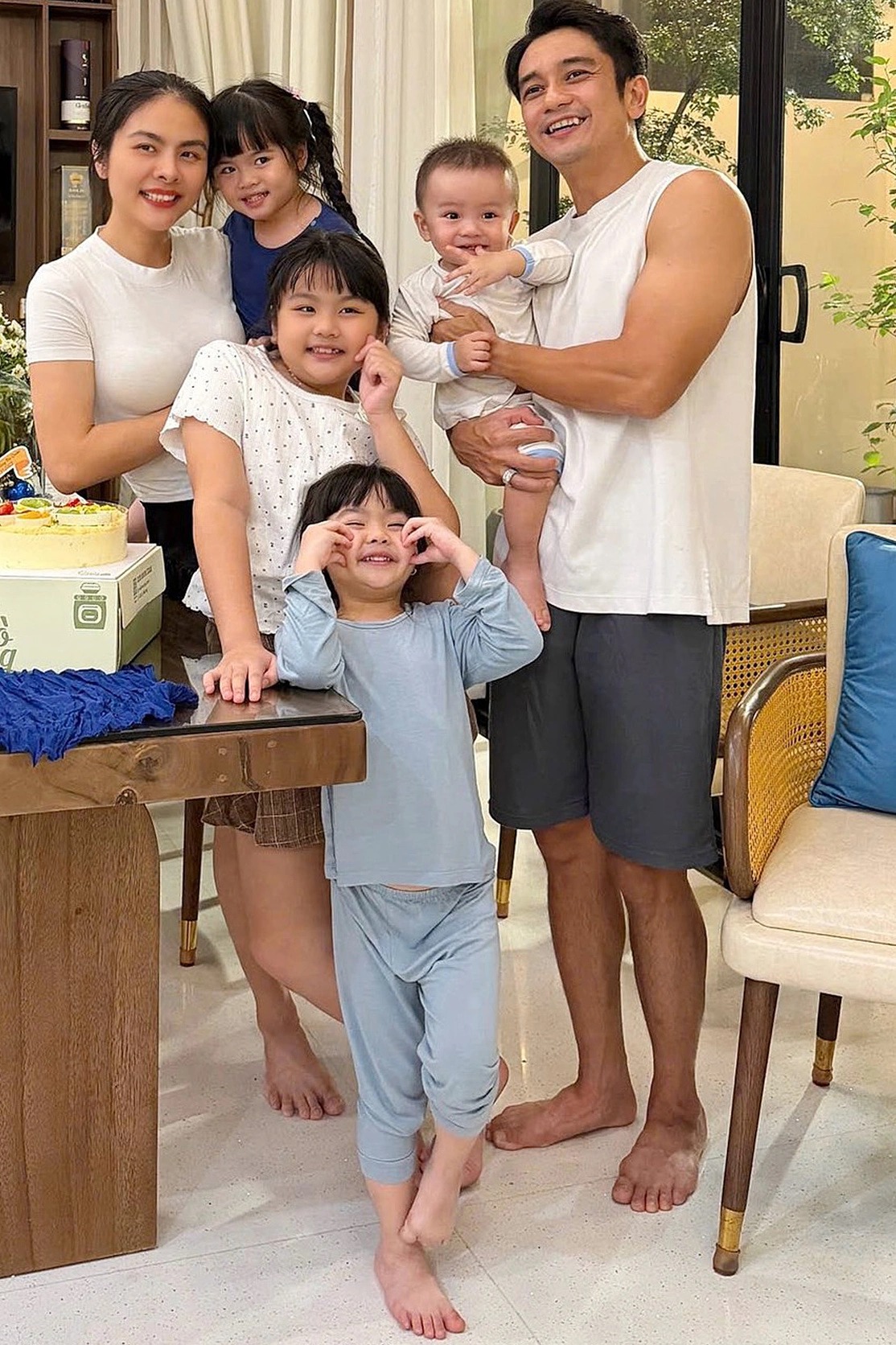 Mỹ nhân "win chặt" đường đua Noel: Tự tay trang trí biệt thự 1000m² đẹp chấn động thị giác - Ảnh 2.