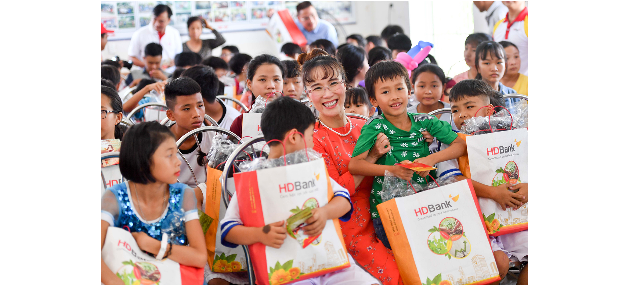 Năm 2025 của tỷ phú Nguyễn Thị Phương Thảo: Từ những cái bắt tay chiến lược toàn cầu đến hành trình gieo mầm tri thức, nhân văn và cơ hội - Ảnh 5.