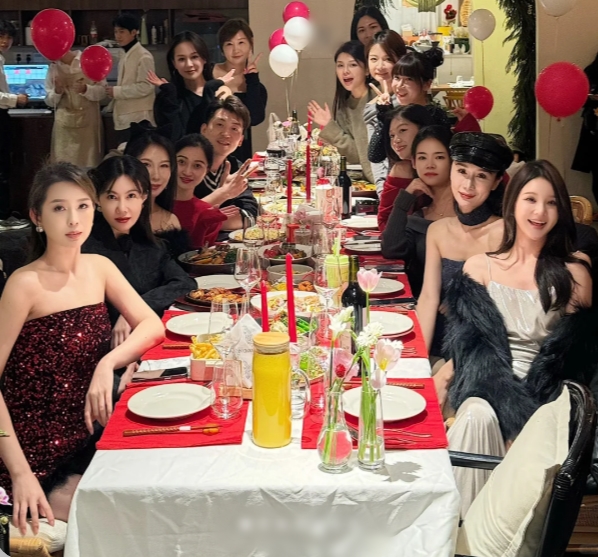 Hàng nghìn người liệt kê thành tựu năm 2025 dưới 1 status 8 chữ- Ảnh 2.