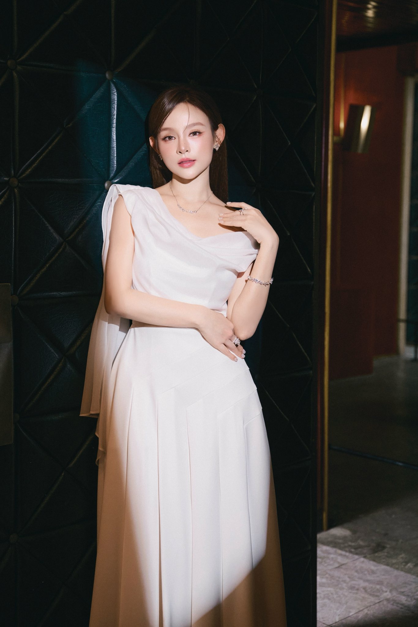 Cô gái Việt được chồng "ting ting" cho 24 tỷ tiền tiêu vặt,  sống xa xỉ như bà hoàng trong biệt thự 1.000m² - Ảnh 2.