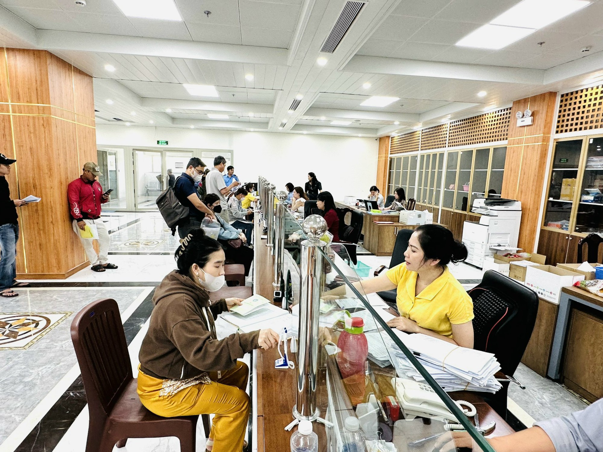 TPHCM: Nộp và nhận kết quả BHXH tại một điểm duy nhất - Ảnh 1.