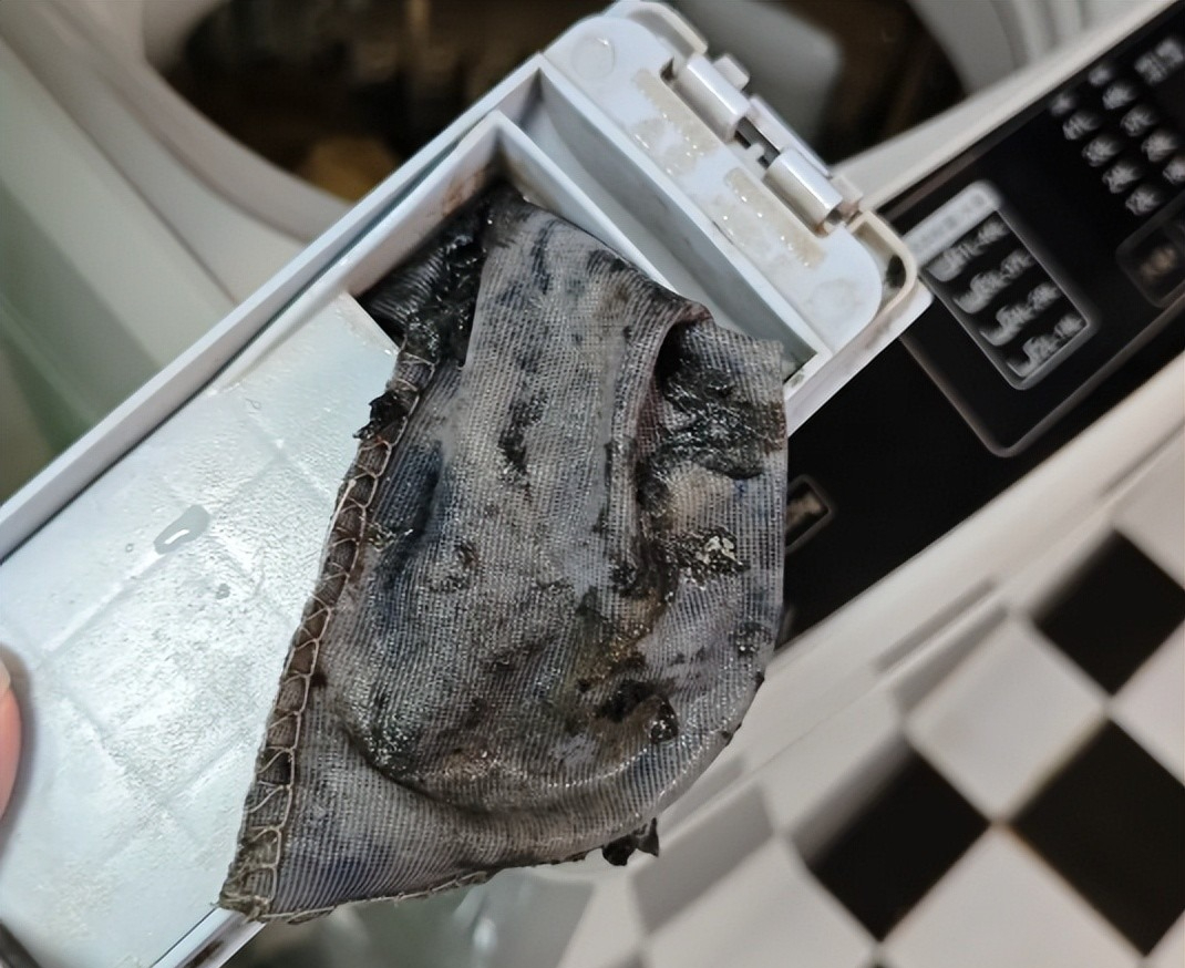 1 chi tiết ẩn ở máy giặt khiến quần áo càng giặt càng bẩn, 99% người không để ý- Ảnh 3.
