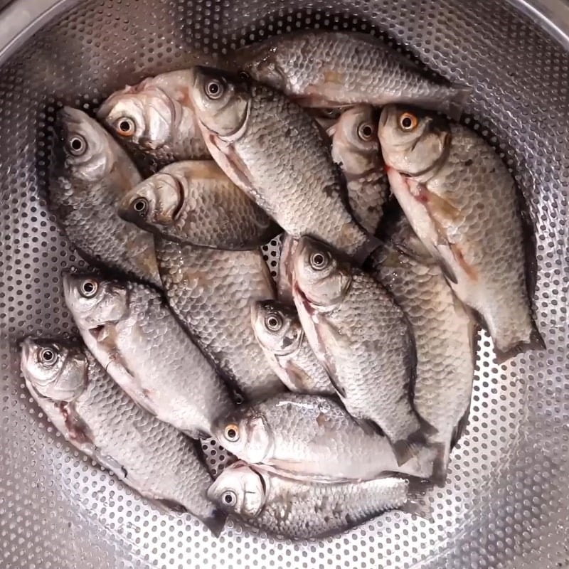 Chợ Việt có loại cá nhỏ, chỉ 30.000 đồng/kg nhưng được thầy thuốc xưa gọi là "đại bổ": Người biết ăn coi như báu vật- Ảnh 1.