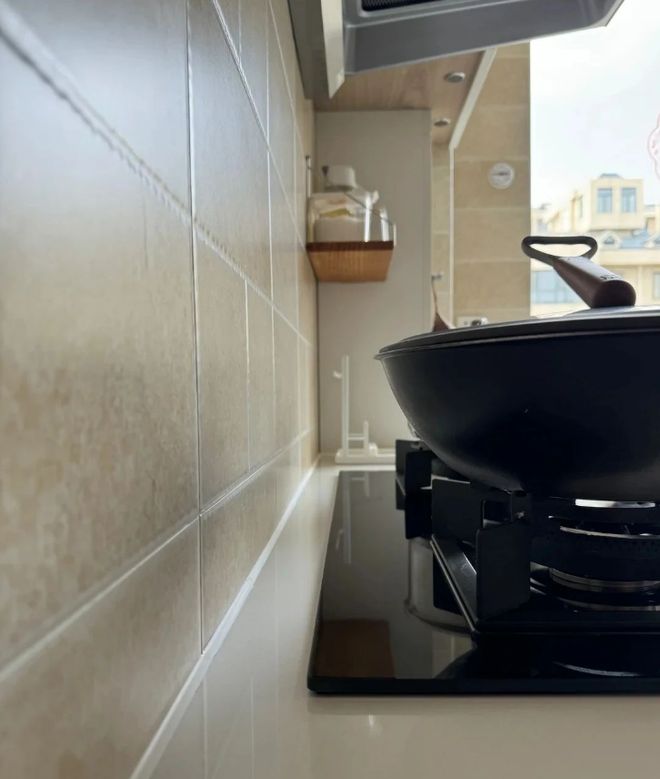 Tôi từng nghĩ nhà mình cũng ổn - cho đến khi thấy cách một phụ nữ 60 tuổi dọn nhà: Sạch đến mức “choáng váng”, khiến tôi xấu hổ thật sự- Ảnh 6.