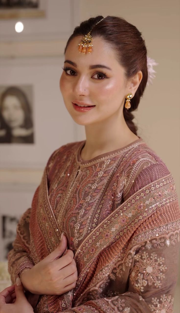 10 mỹ nhân đẹp nhất thế giới 2025: Địch Lệ Nhiệt Ba xếp thứ 6, hạng 1 càng ngắm càng say- Ảnh 3.