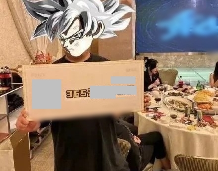 Nhân viên bốc trúng 360 ngày nghỉ phép có lương trong gala cuối năm: Sếp tái mặt yêu cầu thương lượng, kết quả ra sao?- Ảnh 2. Nhân viên bốc trúng 360 ngày nghỉ phép có lương trong gala cuối năm: Sếp tái mặt yêu cầu thương lượng, kết quả ra sao?- Ảnh 2.