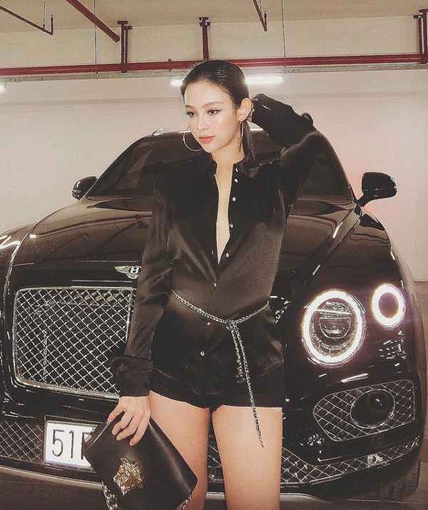 Cô gái Việt được chồng "ting ting" cho 24 tỷ tiền tiêu vặt,  sống xa xỉ như bà hoàng trong biệt thự 1.000m² - Ảnh 10.