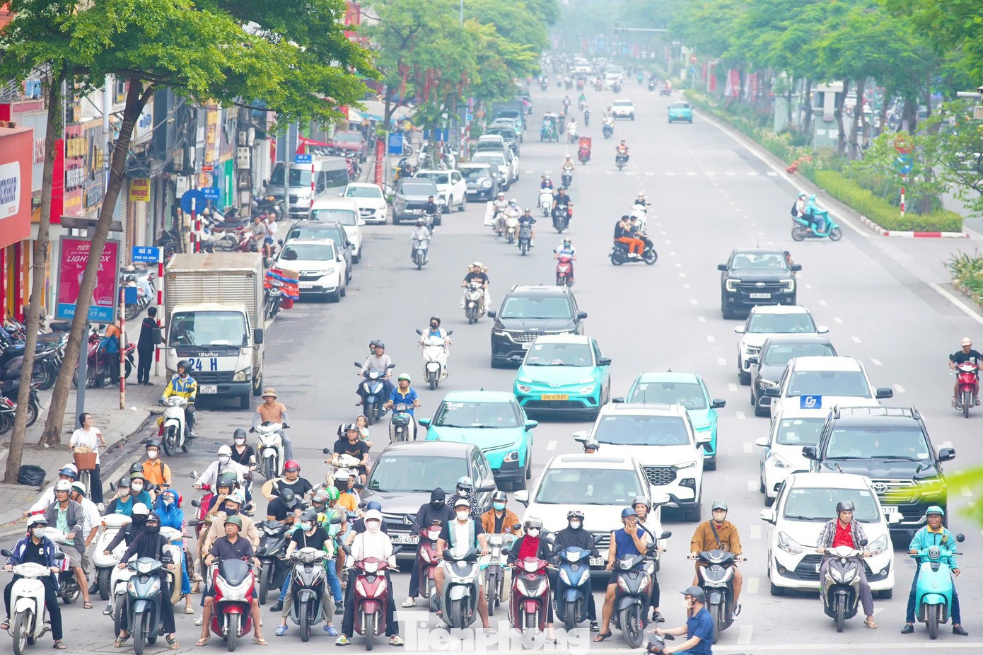 Chuyển đổi xe xăng sang xe điện Vành đai 1: Tránh gây 'cú sốc" giao thông và xã hội- Ảnh 1.