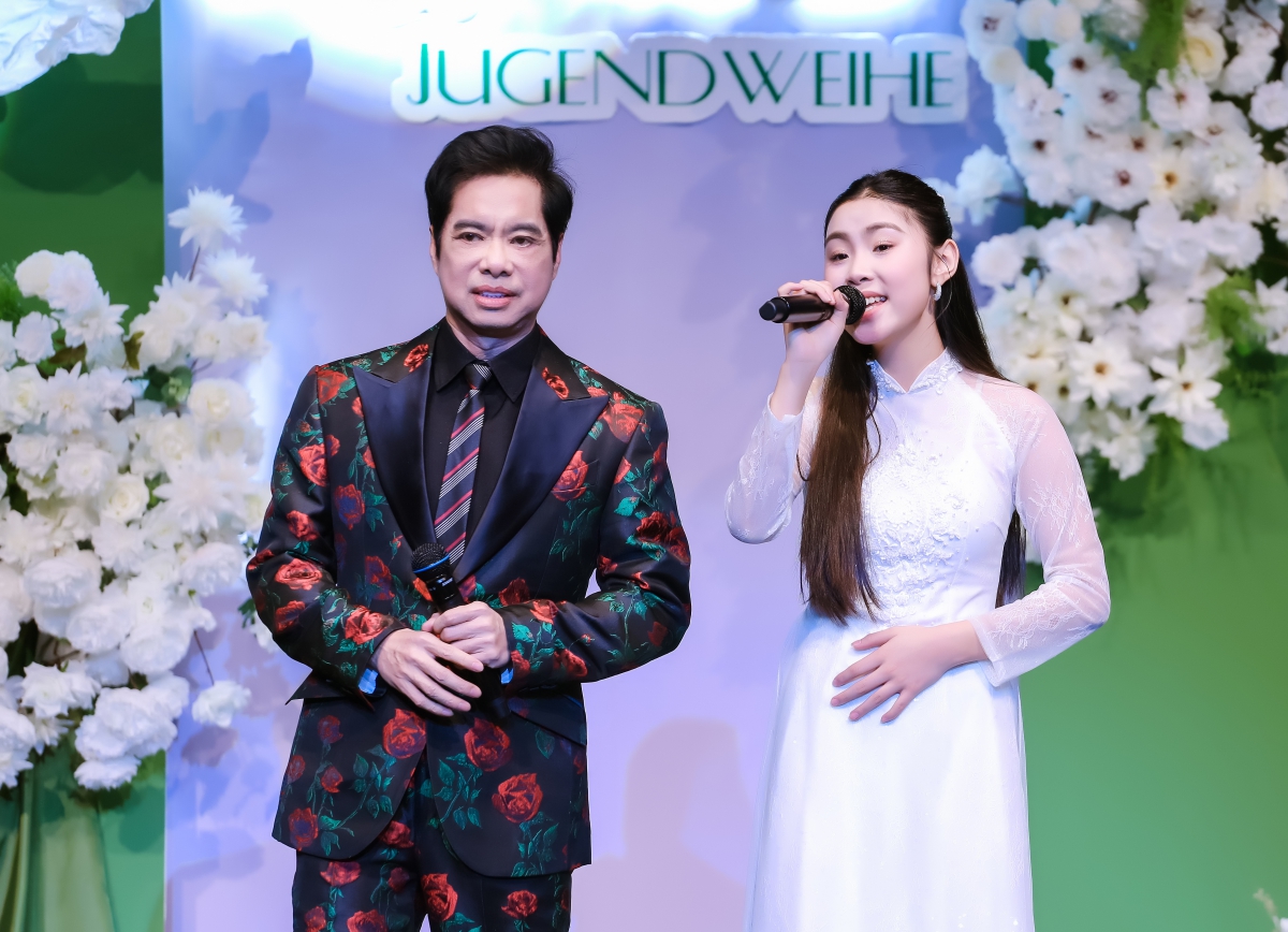 Ngọc Sơn đếm tiền mặt, tặng học trò hơn 150 triệu ngay trên sân khấu- Ảnh 2.