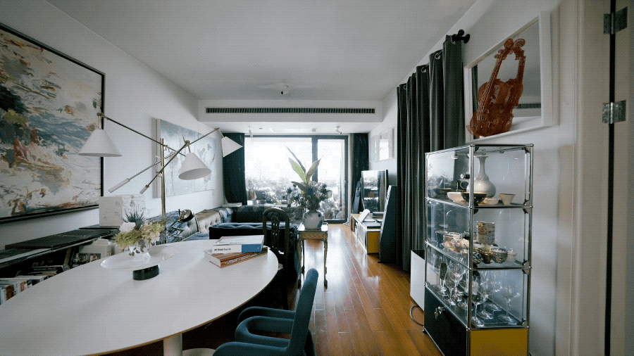 Nữ giám đốc độc thân sống trong căn hộ 90m2, thuê thêm căn 35m2 mở quầy bar mini mời hàng xóm đến xập xình- Ảnh 2. Nữ giám đốc độc thân sống trong căn hộ 90m2, thuê thêm căn 35m2 mở quầy bar mini mời hàng xóm đến xập xình- Ảnh 2.