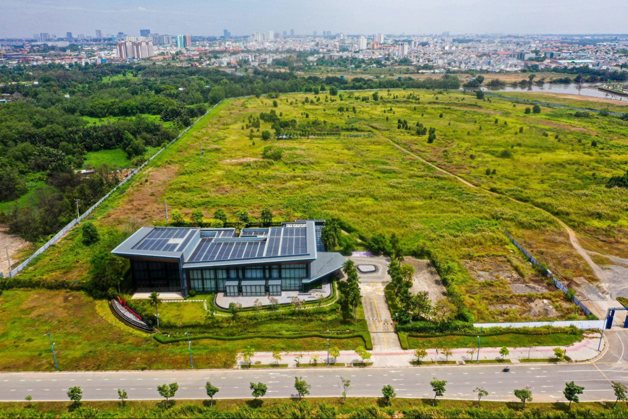 Cuộc đua siêu sân vận động: Vingroup xây sân có mái che lớn nhất thế giới, Sun Group làm sân 50.000 chỗ ngay cạnh trung tâm - Ảnh 11.