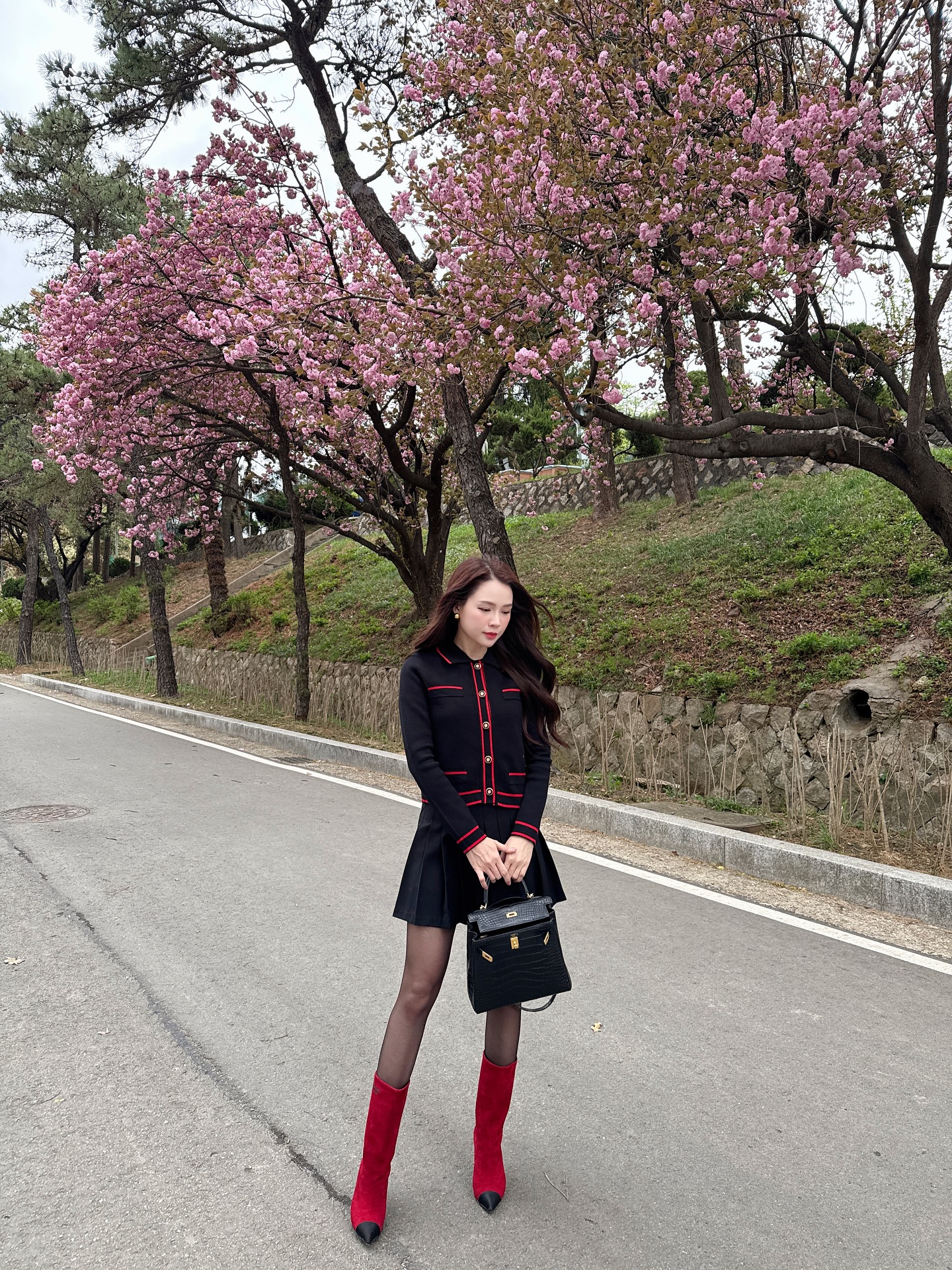 Nhìn tưởng cô sinh viên nào nhưng hóa ra mỹ nhân này đã U40, 5 món thời trang chính là "chìa khóa" hack tuổi - Ảnh 6.