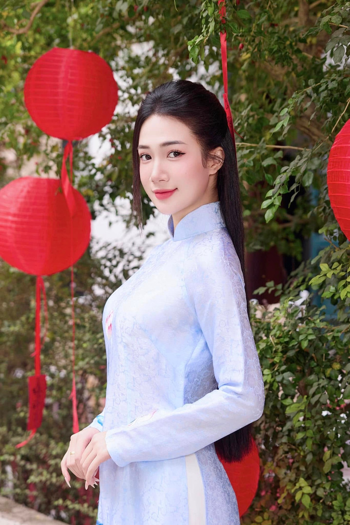 Nữ diễn viên đóng vợ trẻ, kém Mạnh Trường 16 tuổi trong phim giờ vàng VTV là ai?- Ảnh 4.