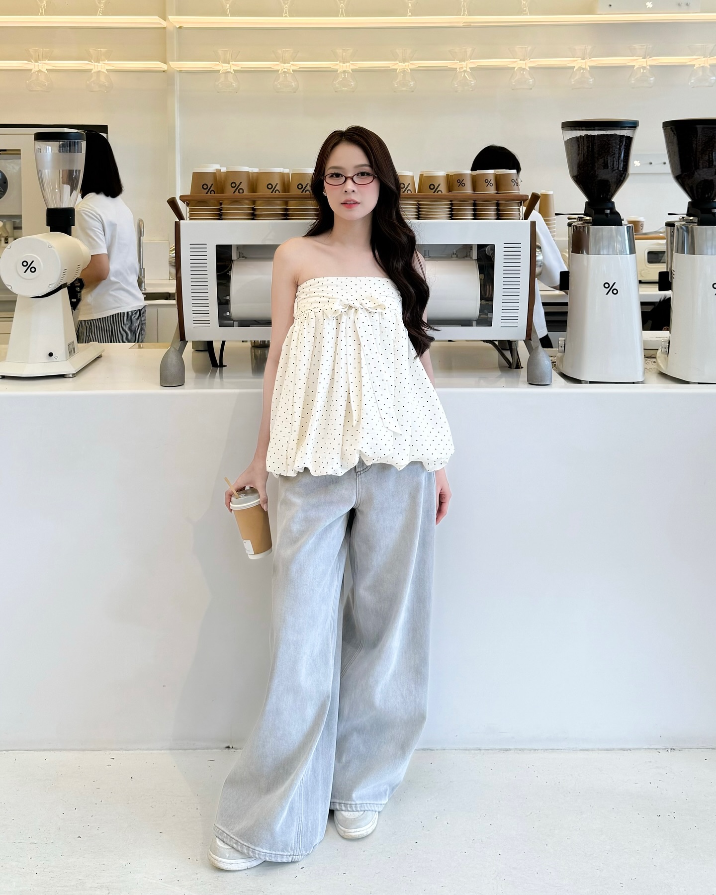 Nhìn tưởng cô sinh viên nào nhưng hóa ra mỹ nhân này đã U40, 5 món thời trang chính là "chìa khóa" hack tuổi - Ảnh 3.