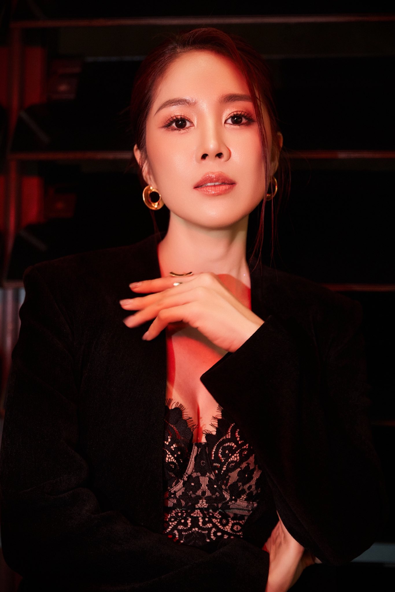 Mỹ nhân Việt thăng hạng nhan sắc đỉnh nhất 2025: Giảm 30kg gây sốc MXH, nhìn trẻ hơn cả chồng kém 7 tuổi- Ảnh 1.