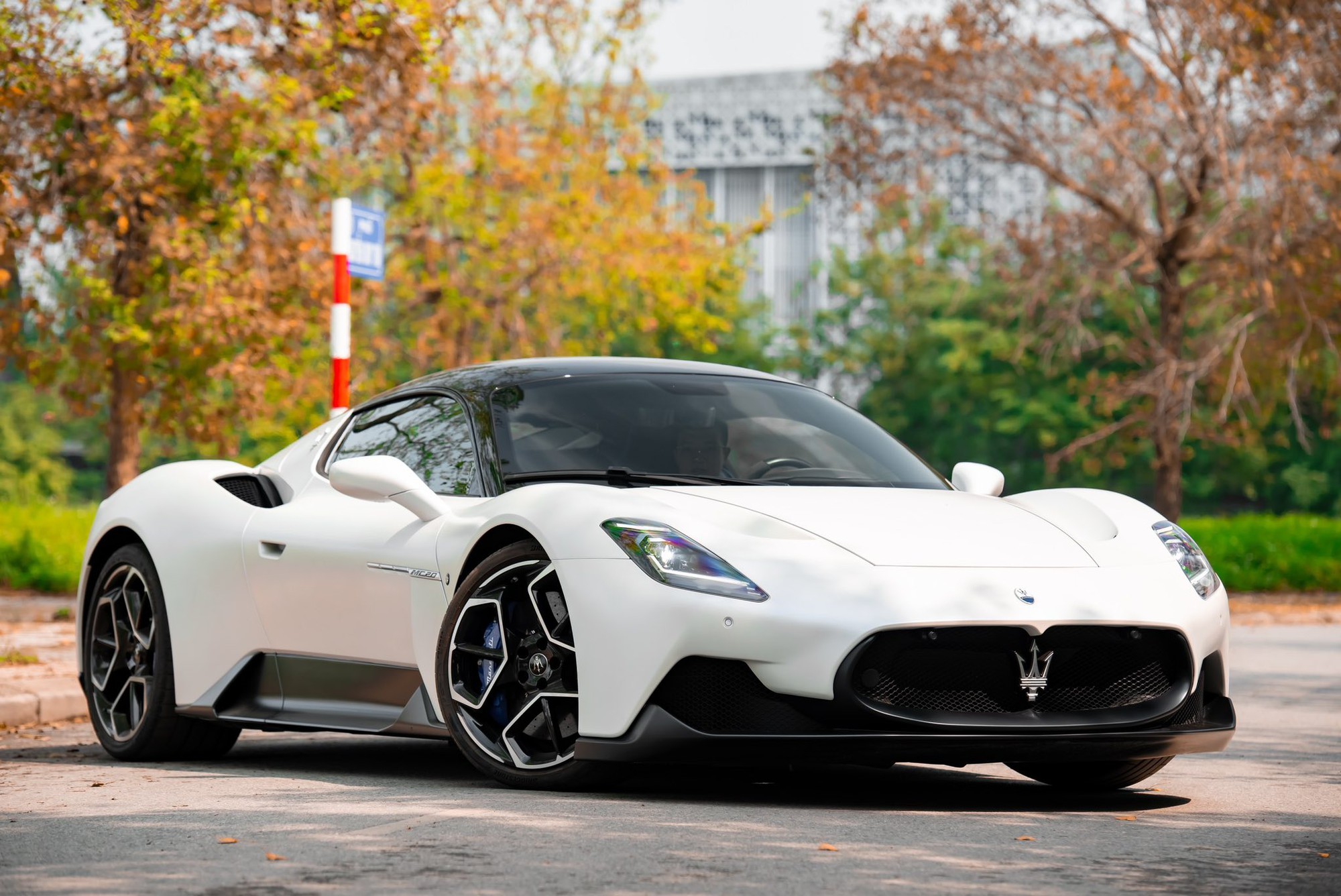 ‘Bốc hơi’ gần 8 tỷ đồng bằng căn chung cư xịn ở Hà Nội, chiếc Maserati MC20 này vẫn mòn mỏi tìm chủ sau gần 4 năm về nước- Ảnh 2.