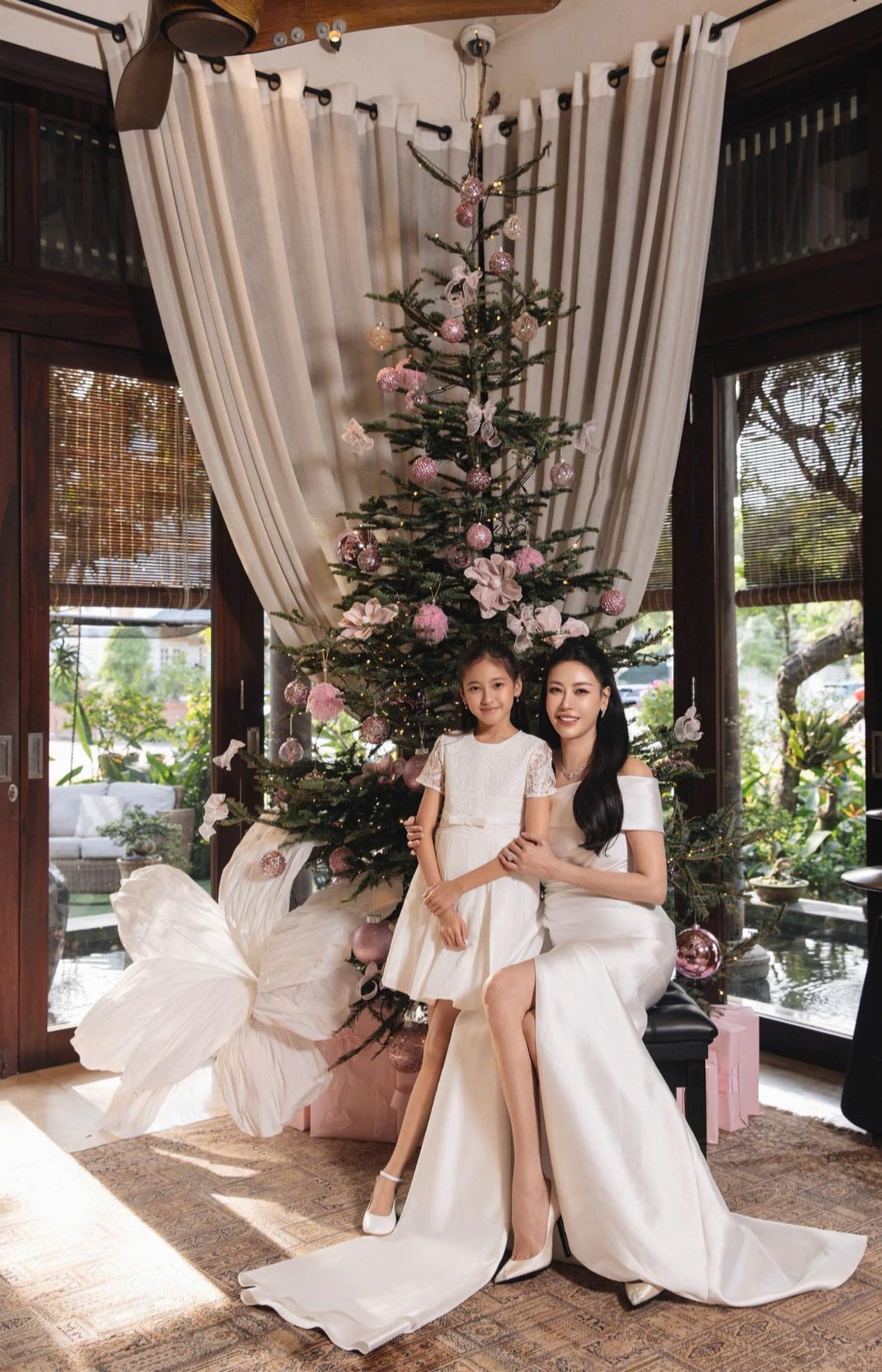 Hoa hậu Việt ở biệt thự 400 tỷ, sở hữu cả penthouse dát vàng- Ảnh 3.