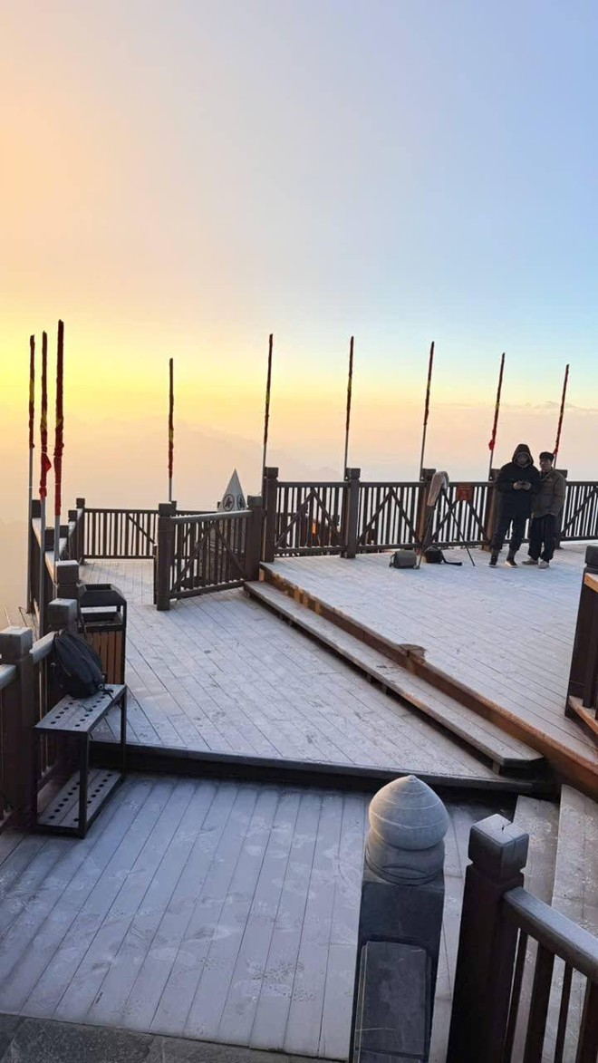 Ngoài Fansipan, đây là nơi lạnh không kém ở miền Bắc hôm nay: Cũng là núi, nhiều năm có băng giá, tuyết- Ảnh 3.