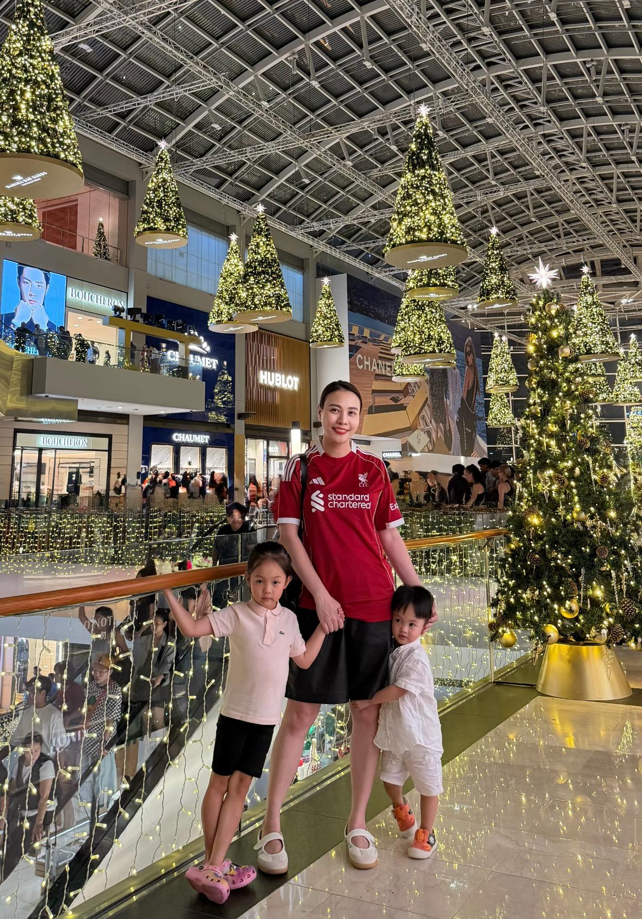 Hội hào môn "bung nóc" mùa Giáng sinh: Midu khoá môi Minh Đạt, xem biệt thự của Phạm Hương - Lan Khuê mà loá mắt - Ảnh 13.