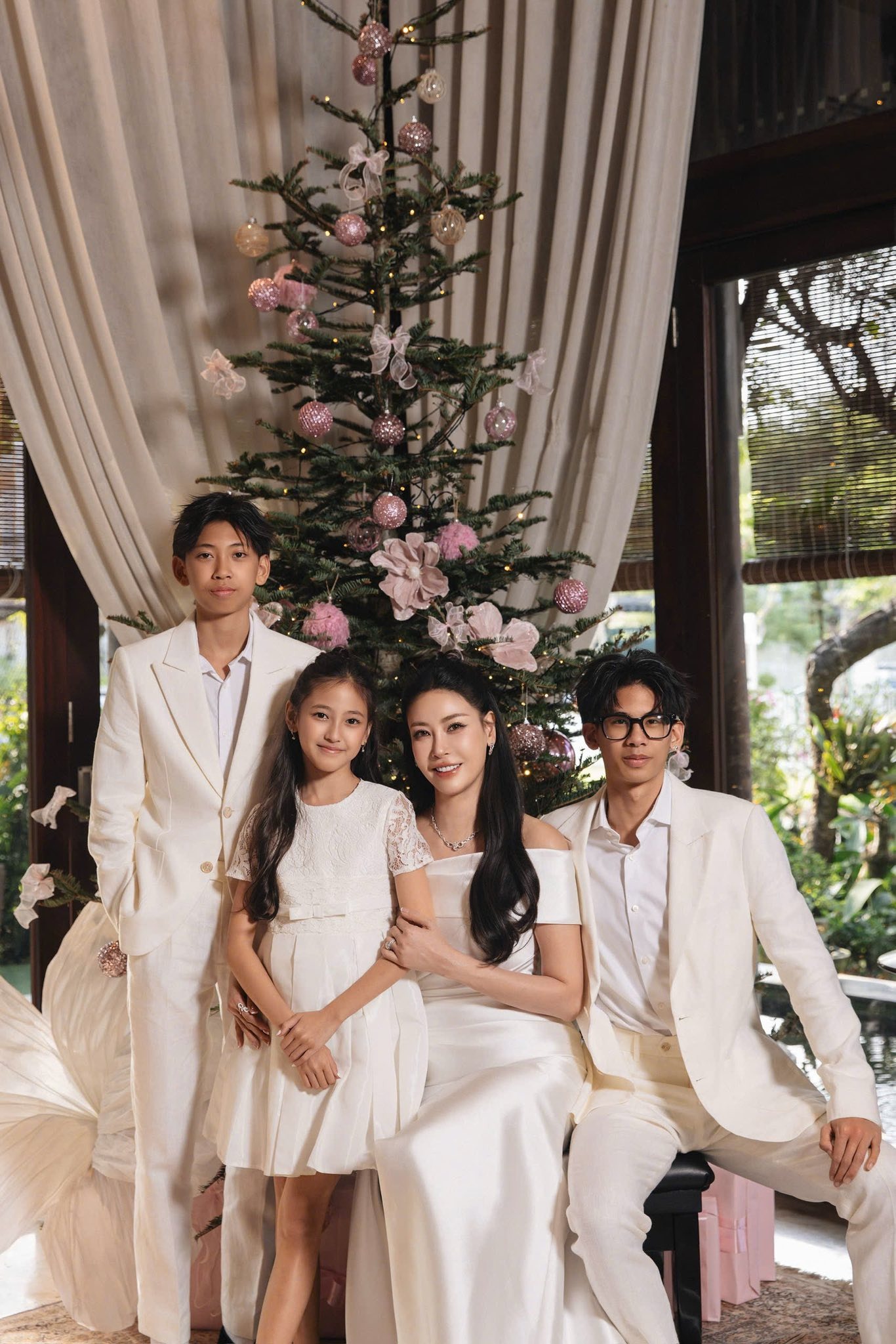 Hoa hậu Việt ở biệt thự 400 tỷ, sở hữu cả penthouse dát vàng- Ảnh 4.