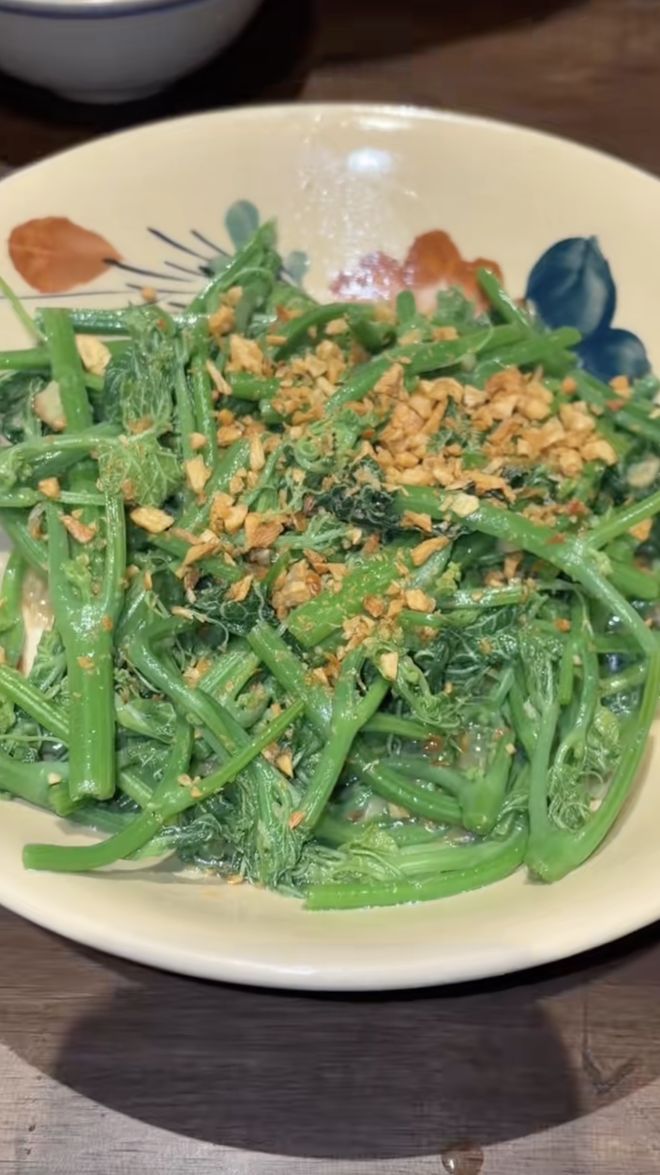 Bữa cơm nhà giá 1,8 triệu khiến 4 vị khách Tây ngỡ ngàng khi du lịch Hà Nội- Ảnh 4.