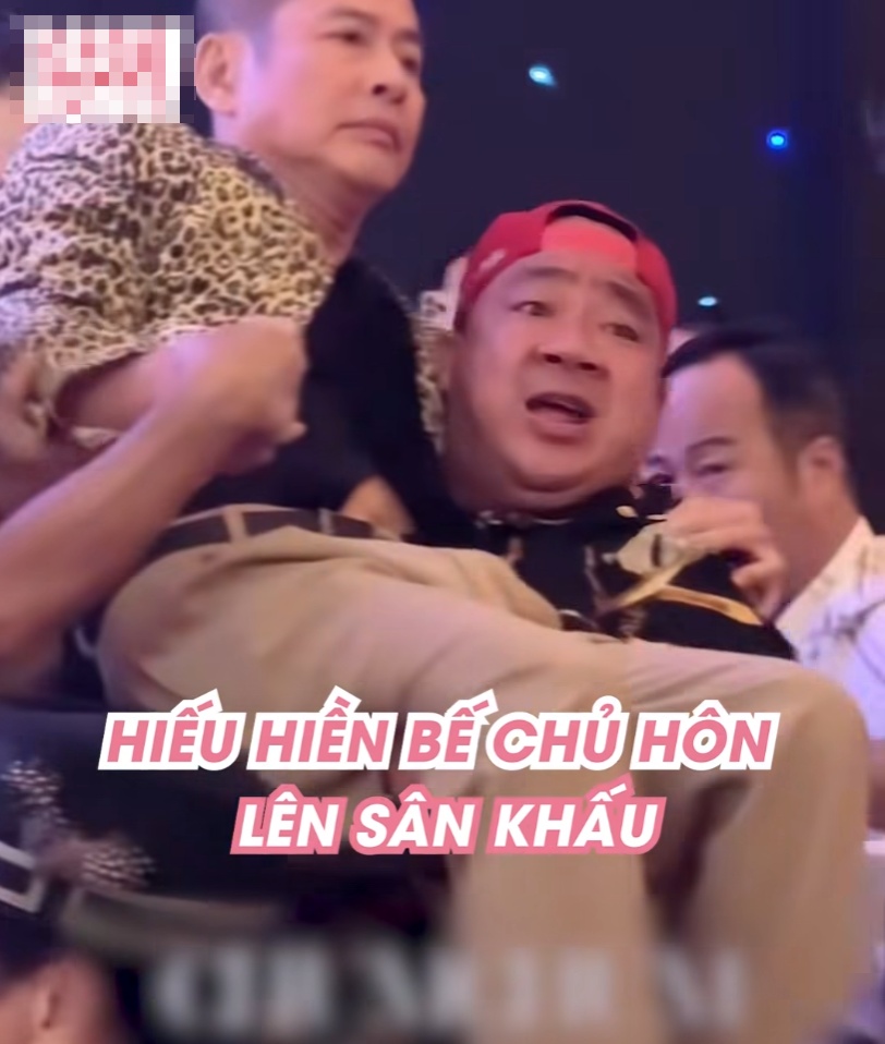 Đám cưới con trai: Tấn Beo được đồng nghiệp bế lên sân khấu, xúc động bật khóc- Ảnh 3.