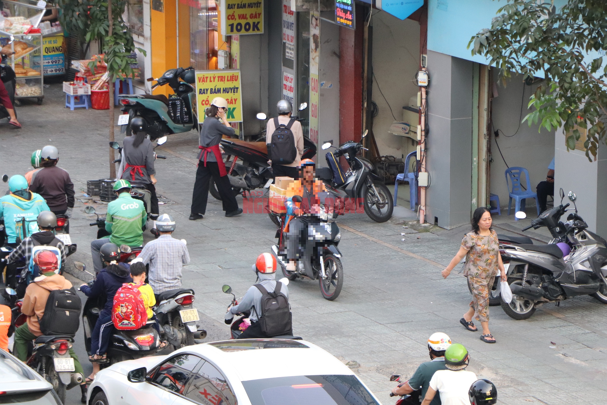 Tra cứu chủ nhân 107 phương tiện leo vỉa hè bị CSGT ghi hình - Ảnh 1.