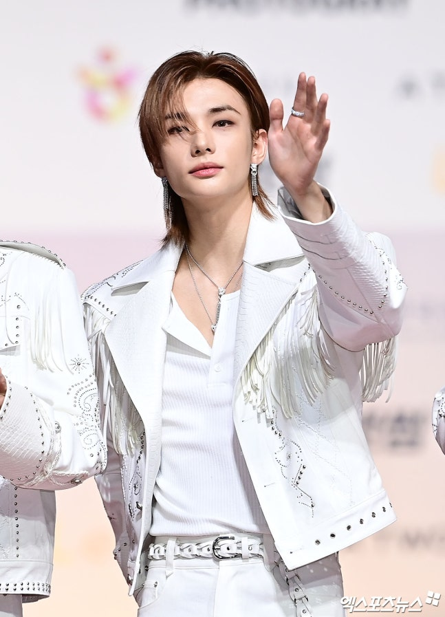 Nam ca sĩ nổi tiếng đánh rơi 1,4 tỷ trên sân khấu- Ảnh 2.