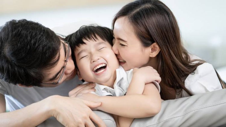 Con càng yêu bạn, 3 “hành động nhỏ” này càng không giấu được: Nhiều cha mẹ lại thấy phiền và vô tình nổi nóng- Ảnh 2.