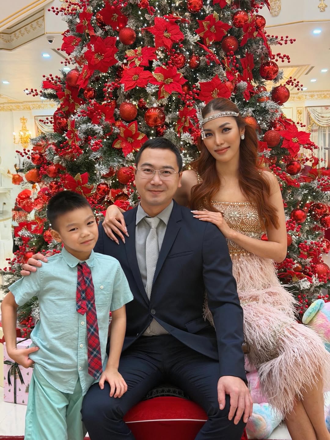 Hội hào môn "bung nóc" mùa Giáng sinh: Midu khoá môi Minh Đạt, xem biệt thự của Phạm Hương - Lan Khuê mà loá mắt - Ảnh 9.