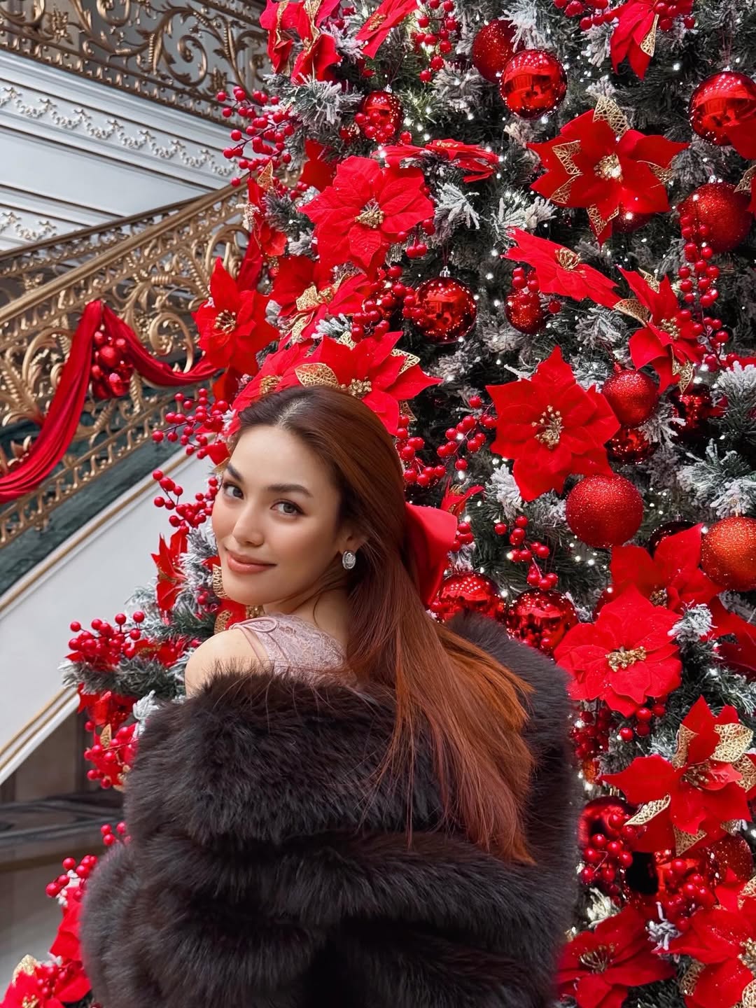 Hội hào môn "bung nóc" mùa Giáng sinh: Midu khoá môi Minh Đạt, xem biệt thự của Phạm Hương - Lan Khuê mà loá mắt - Ảnh 11.