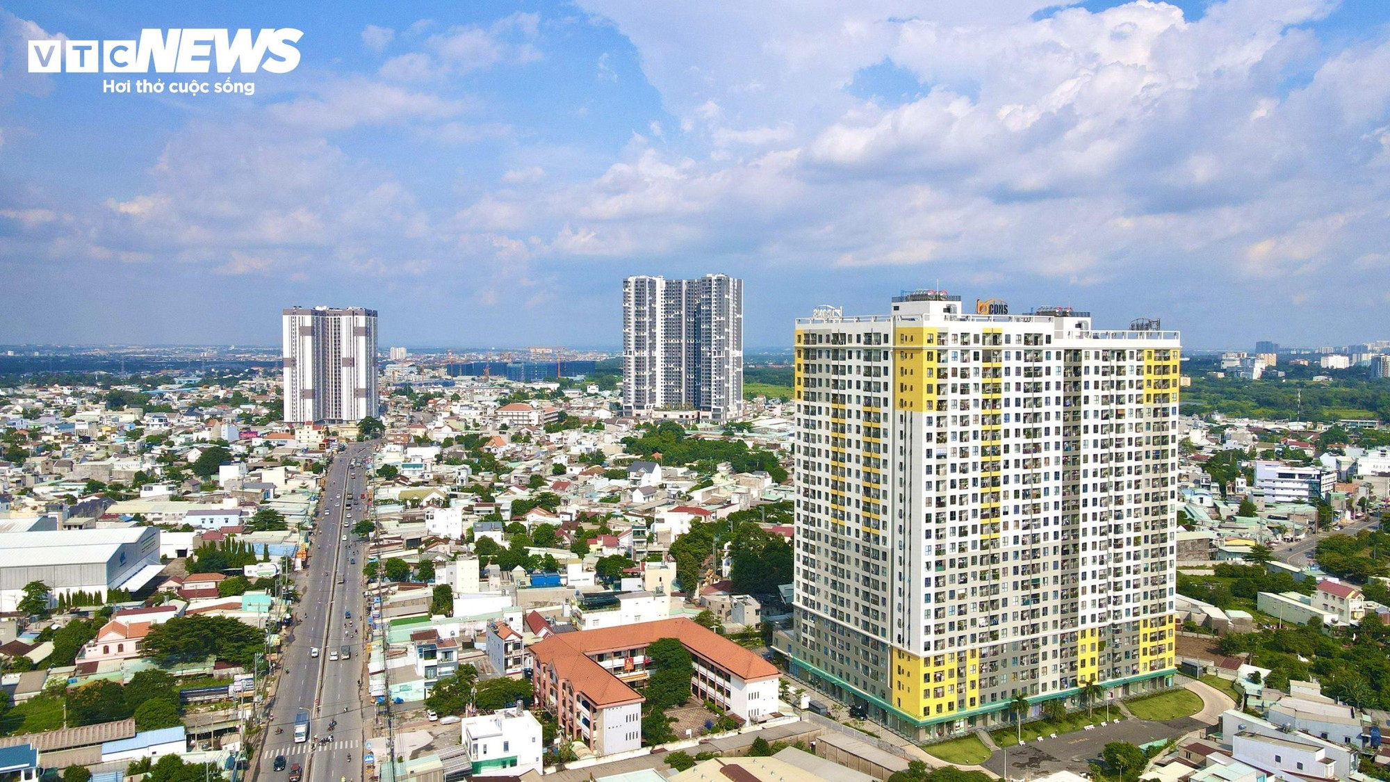 Chung cư 'mọc' dày đặc, người trẻ TP.HCM vẫn xa giấc mơ an cư- Ảnh 6.