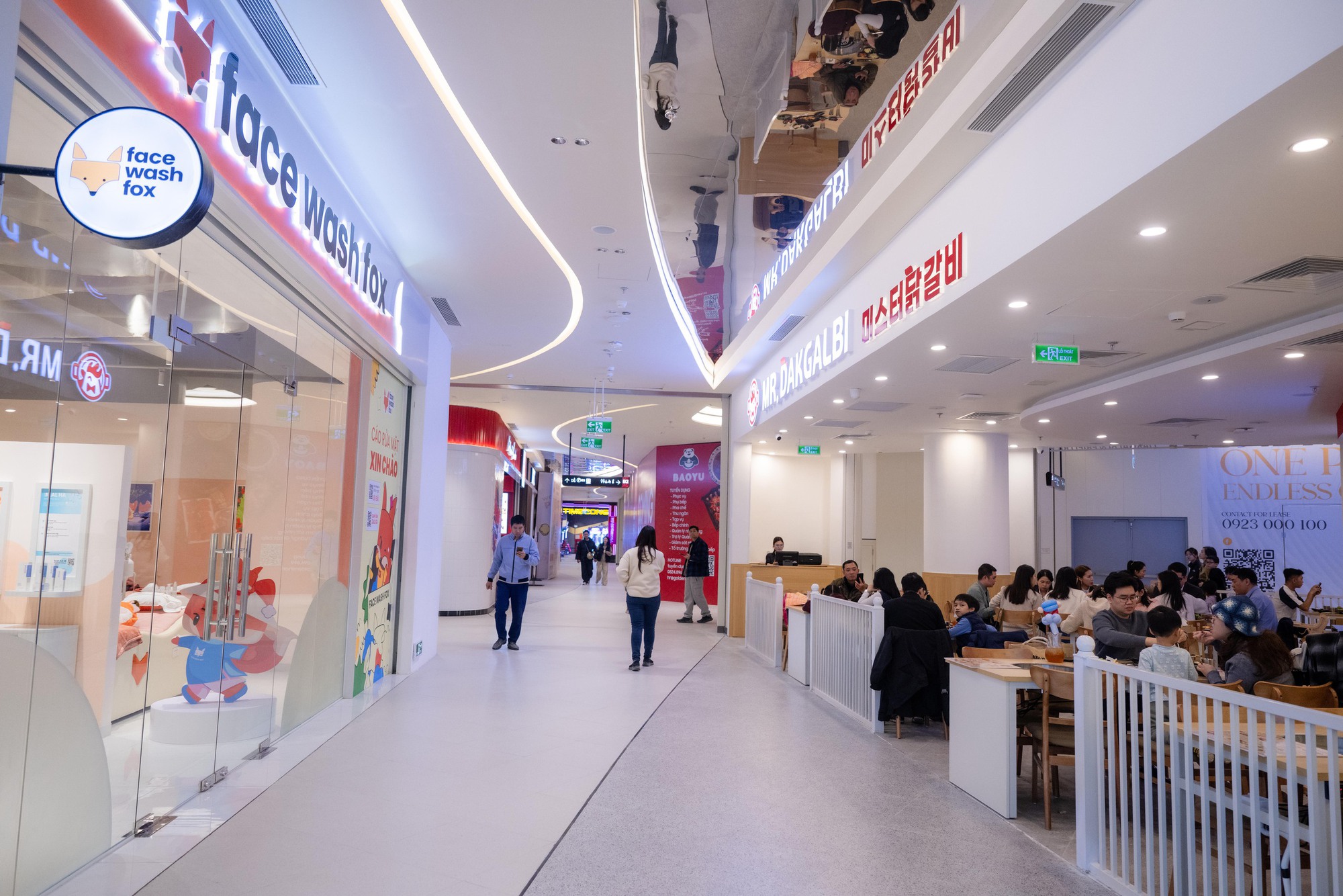 Ngày đầu tiên hoạt động, TTTM Hanoi Centre dù chưa mở hết gian hàng vẫn được đặt nhiều kỳ vọng- Ảnh 11.