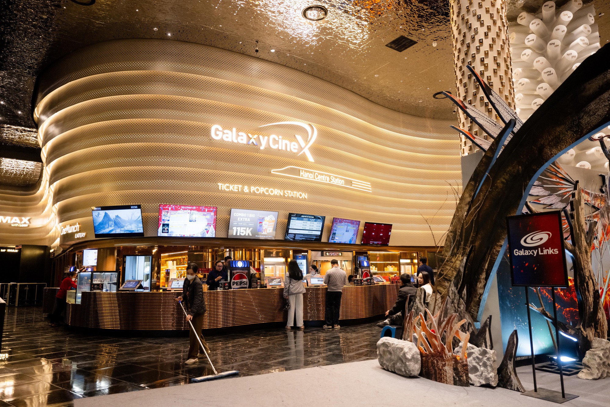 Ngày đầu tiên hoạt động, TTTM Hanoi Centre dù chưa mở hết gian hàng vẫn được đặt nhiều kỳ vọng- Ảnh 15.