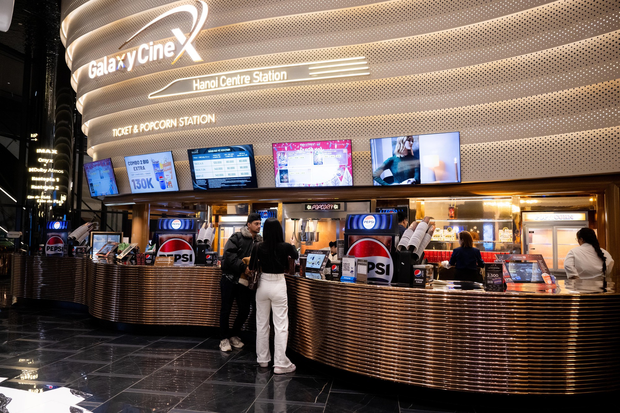 Ngày đầu tiên hoạt động, TTTM Hanoi Centre dù chưa mở hết gian hàng vẫn được đặt nhiều kỳ vọng- Ảnh 16.