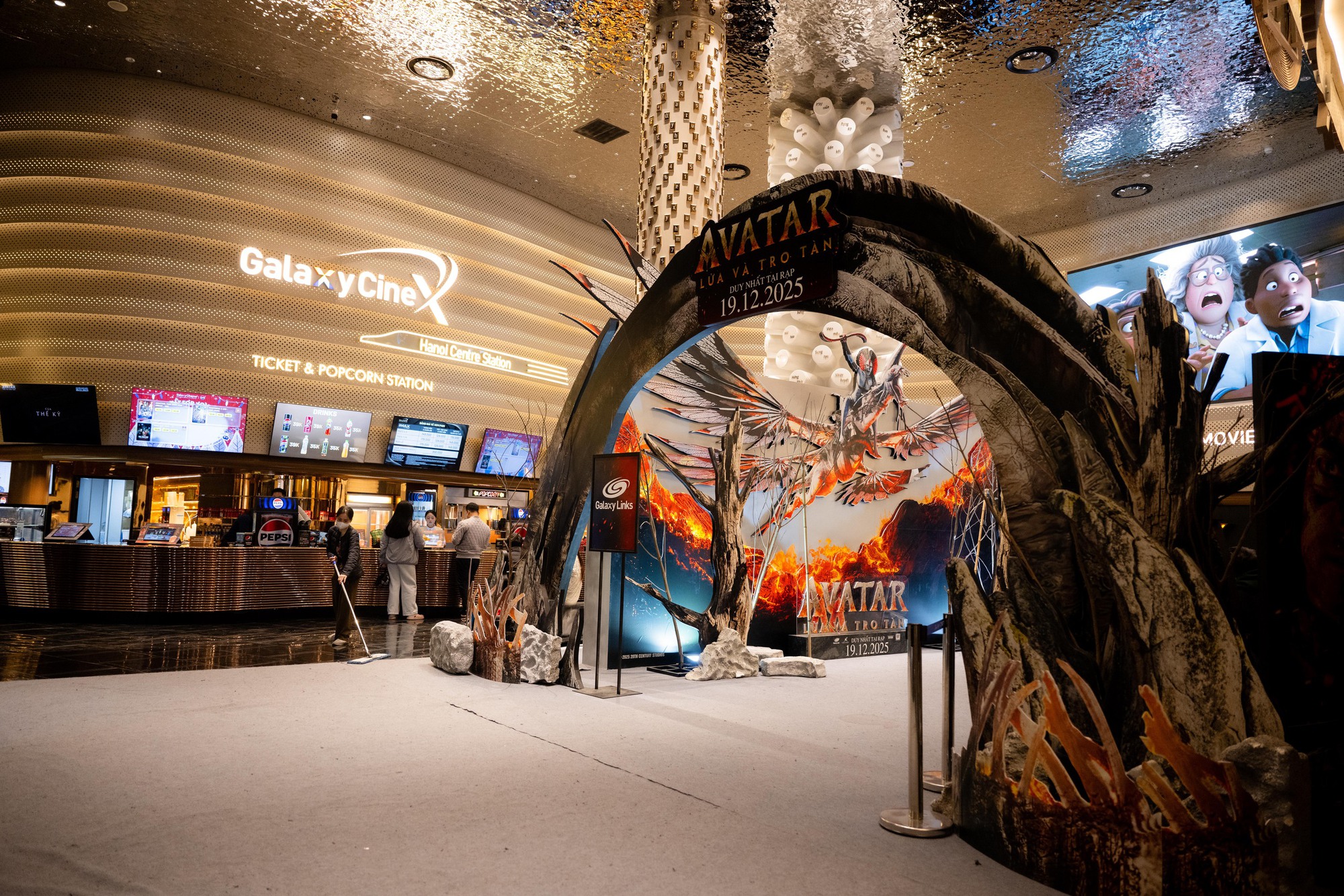 Ngày đầu tiên hoạt động, TTTM Hanoi Centre dù chưa mở hết gian hàng vẫn được đặt nhiều kỳ vọng- Ảnh 17.