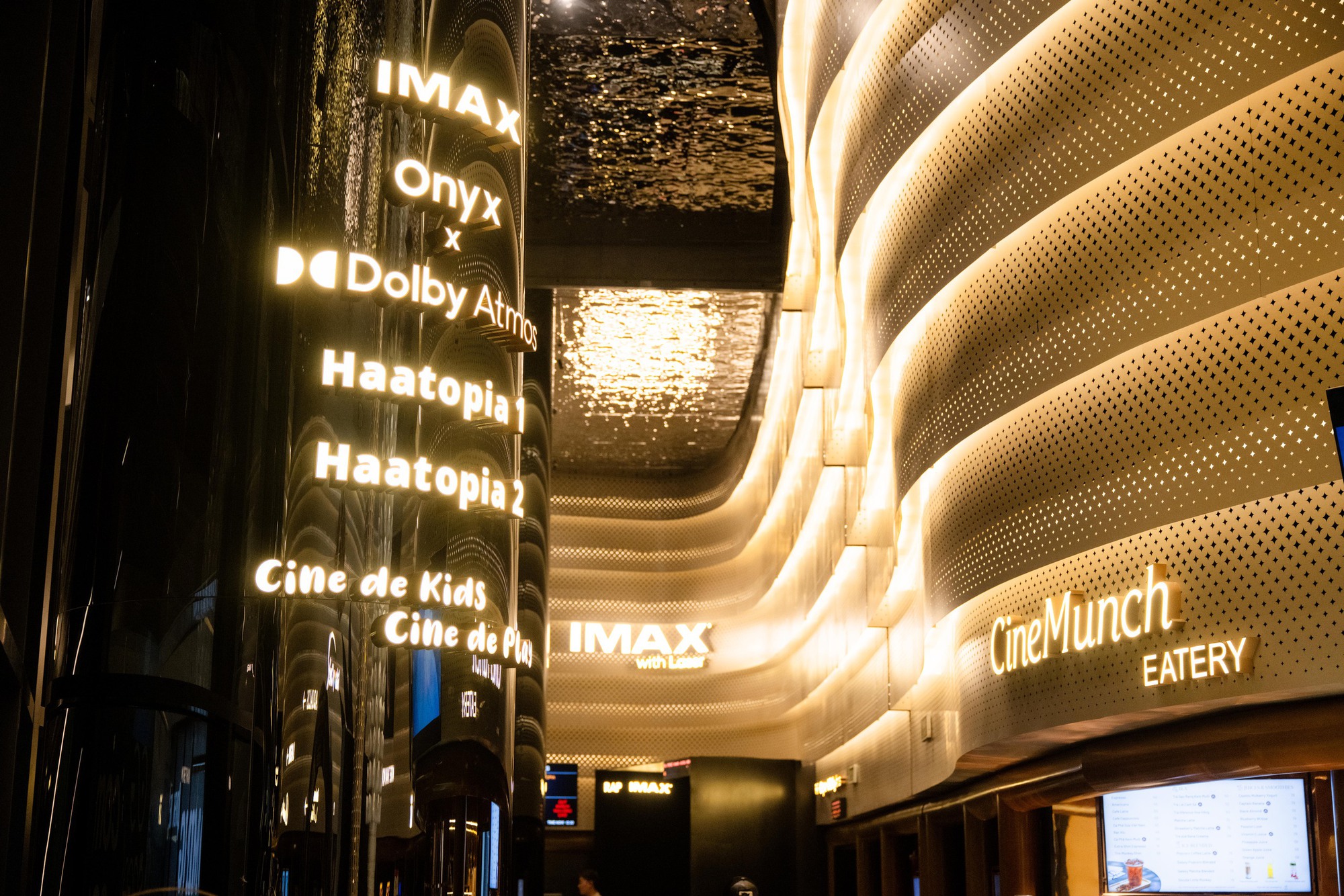 Ngày đầu tiên hoạt động, TTTM Hanoi Centre dù chưa mở hết gian hàng vẫn được đặt nhiều kỳ vọng- Ảnh 18.