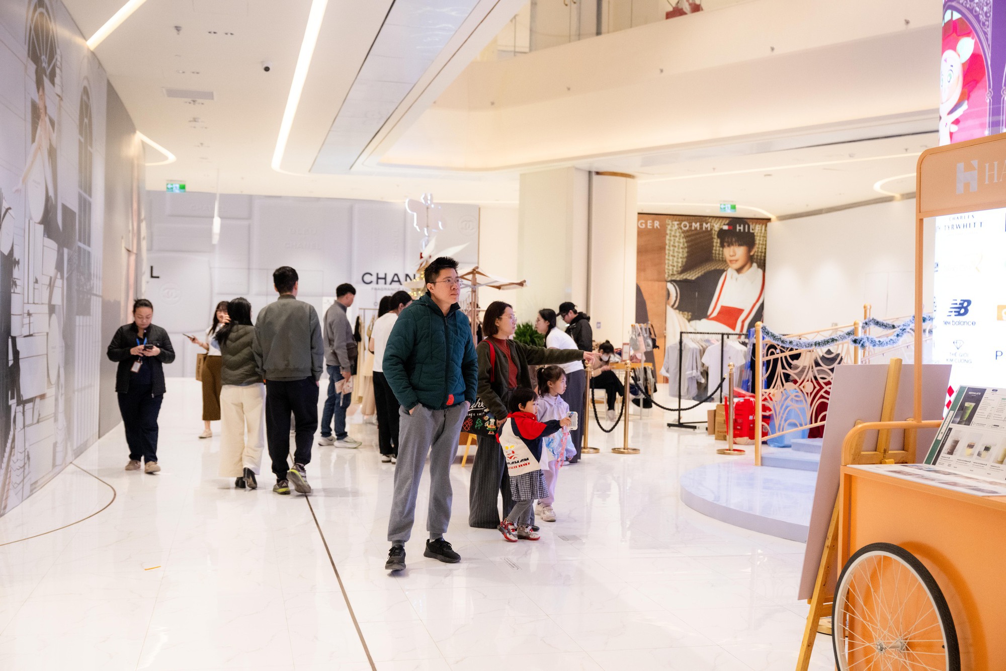 Ngày đầu tiên hoạt động, TTTM Hanoi Centre dù chưa mở hết gian hàng vẫn được đặt nhiều kỳ vọng- Ảnh 12.