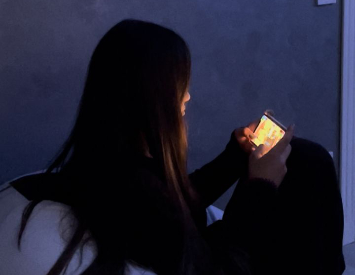 Cô gái trẻ mắc ung thư tuyến giáp, bác sĩ chỉ vào chiếc điện thoại và nói: "Nó là đồng phạm!" - Ảnh 1.